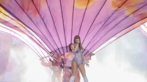 La cantante Taylor Swift, en el arranque del primero de sus dos conciertos en el Santiago Bernabéu