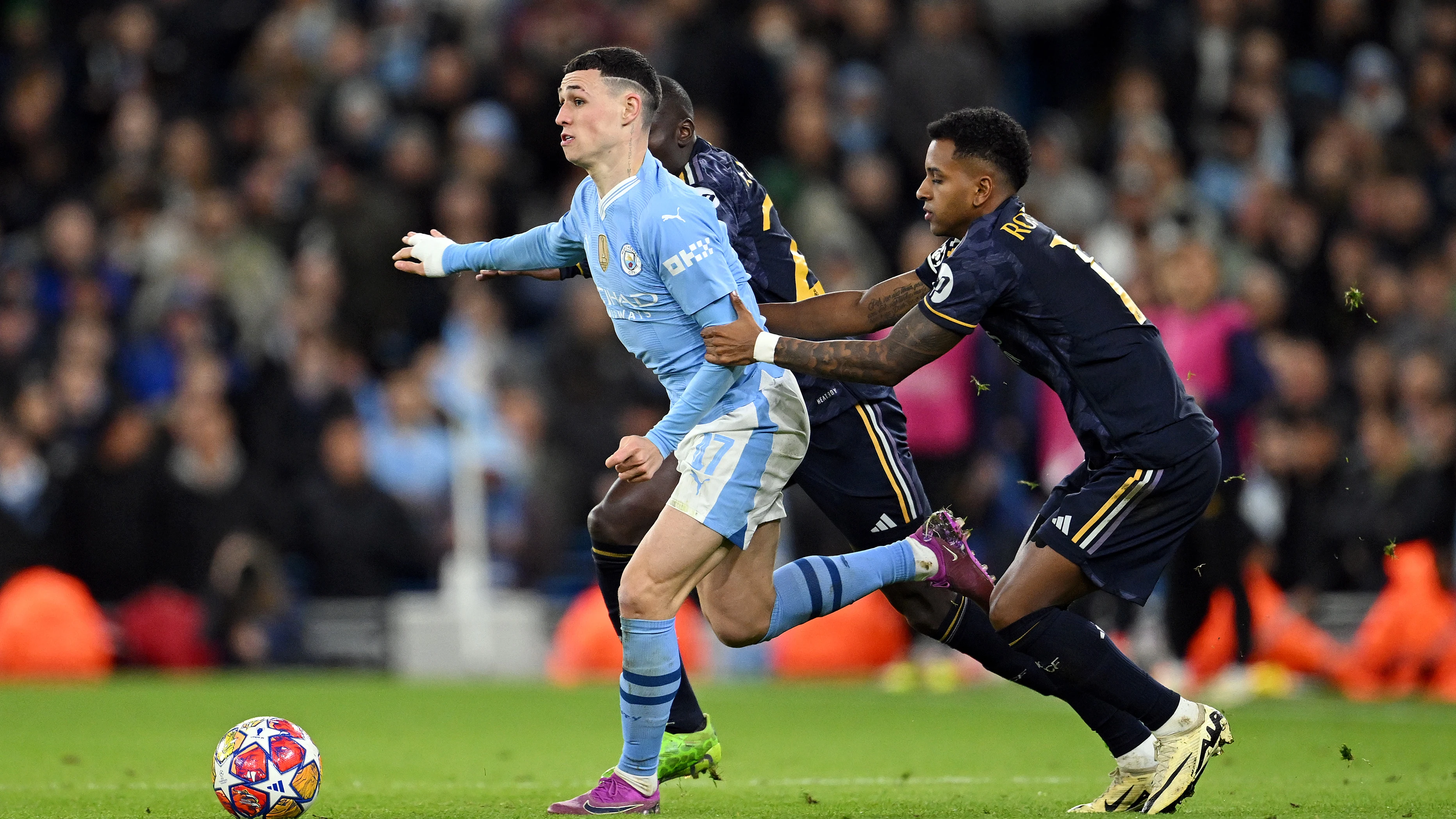 Rodrygo sujeta a Foden