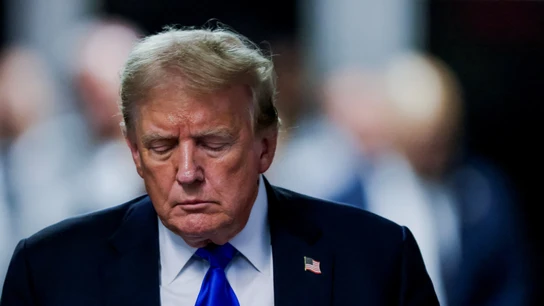 El ex presidente estadounidense Donald Trump abandona el juzgado después de que el jurado lo declare culpable de 34 cargos de delitos graves El ex presidente estadounidense Donald Trump abandona el juzgado después de que el jurado lo declare culpable de 34 cargos de delitos graves