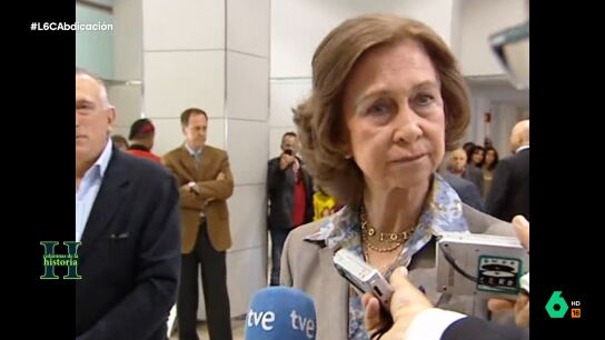 "Cuando al rey le intervinieron en Barcelona de un n&oacute;dulo en pulm&oacute;n, la persona que acompa&ntilde;a a Juan Carlos I las primeras horas es Corinna", afirma la periodista M&aacute;bel Galaz en este v&iacute;deo donde tambi&eacute;n repasa otros 'affaires' del rey em&eacute;rito.