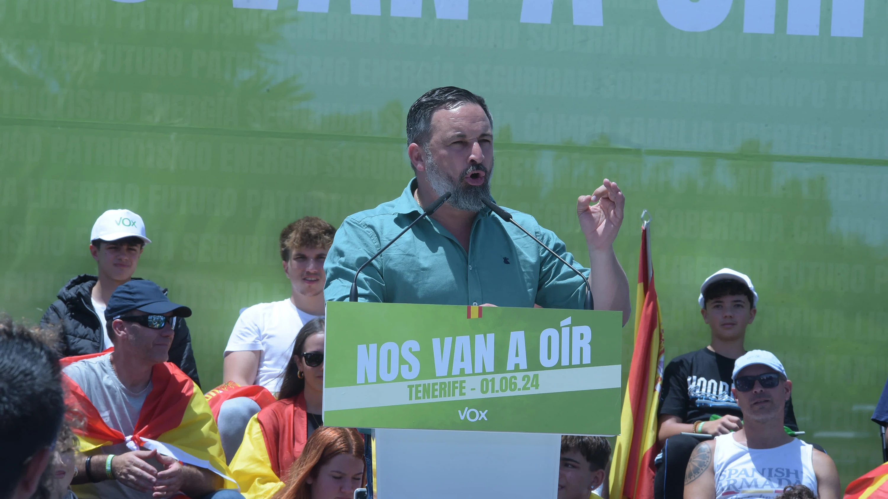 El líder de Vox, Santiago Abascal, durante un mitin de su partido en Santa Cruz de Tenerife, este sábado.