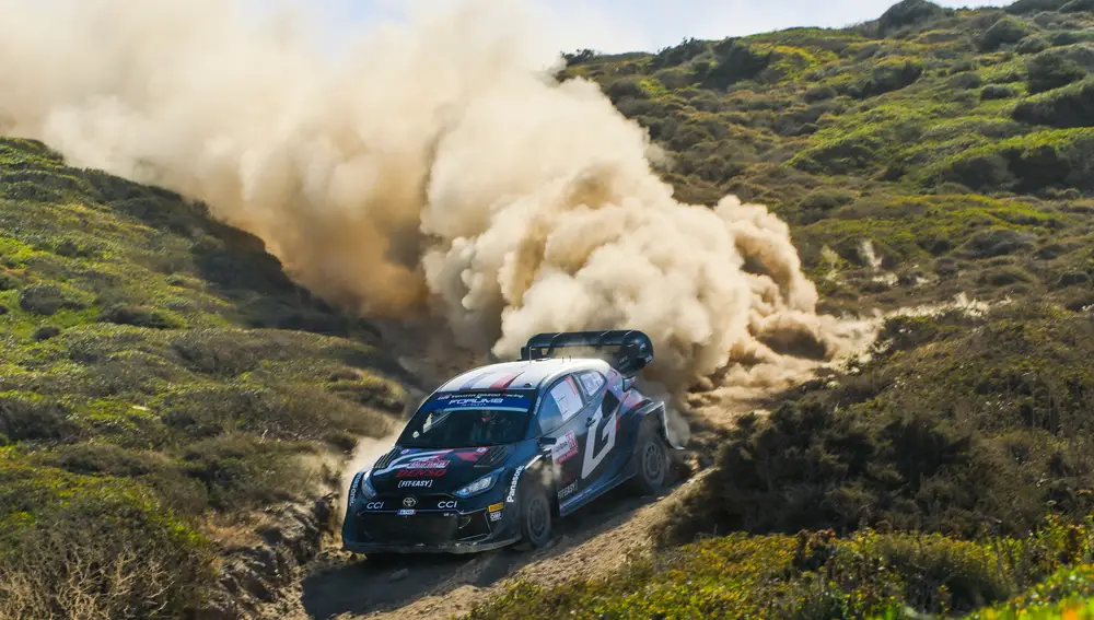 Ogier volvió a encajar un duro golpe en forma de pinchazo Ogier volvió a encajar un duro golpe en forma de pinchazo