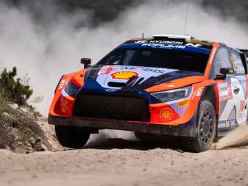 Ott Tänak se lleva el triunfo en Cerdeña in extremis por un pinchazo de Ogier Ott Tänak se lleva el triunfo en Cerdeña in extremis por un pinchazo de Ogier