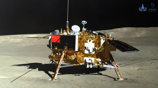 La sonda Chang'e-4 en una fotografía tomada por el módulo Yutu-2 el 11 de enero de 2019 La sonda Chang'e-4 en una fotografía tomada por el módulo Yutu-2 el 11 de enero de 2019