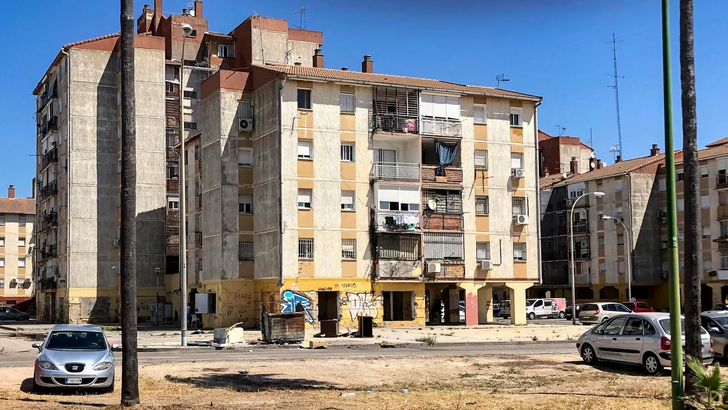 Imagen de archivo de un edificio del barrio de las Tres Mil Viviendas de Sevilla. Imagen de archivo de un edificio del barrio de las Tres Mil Viviendas de Sevilla.