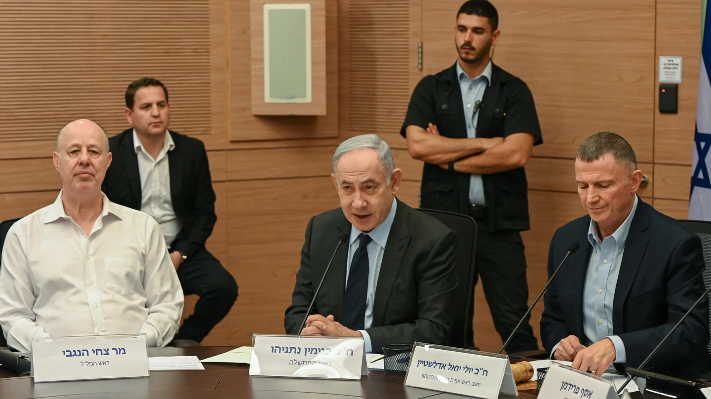 Netanyahu en la reunión del Comité de Defensa y Asuntos Exteriores de la Knéset (Parlamento israelí). Netanyahu en la reunión del Comité de Defensa y Asuntos Exteriores de la Knéset (Parlamento israelí).