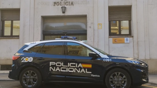 Imagen de archivo de un vehículo de Policía Nacional estacionado en Murcia. Imagen de archivo de un vehículo de Policía Nacional estacionado en Murcia.