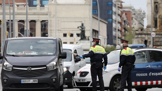 Una patrulla de los Mossos d'Esquadra trabajando en Barcelona, en una imagen de archivo. Una patrulla de los Mossos d'Esquadra trabajando en Barcelona, en una imagen de archivo.