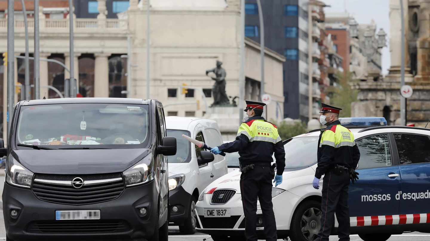 Una patrulla de los Mossos d'Esquadra trabajando en Barcelona, en una imagen de archivo. Una patrulla de los Mossos d'Esquadra trabajando en Barcelona, en una imagen de archivo.