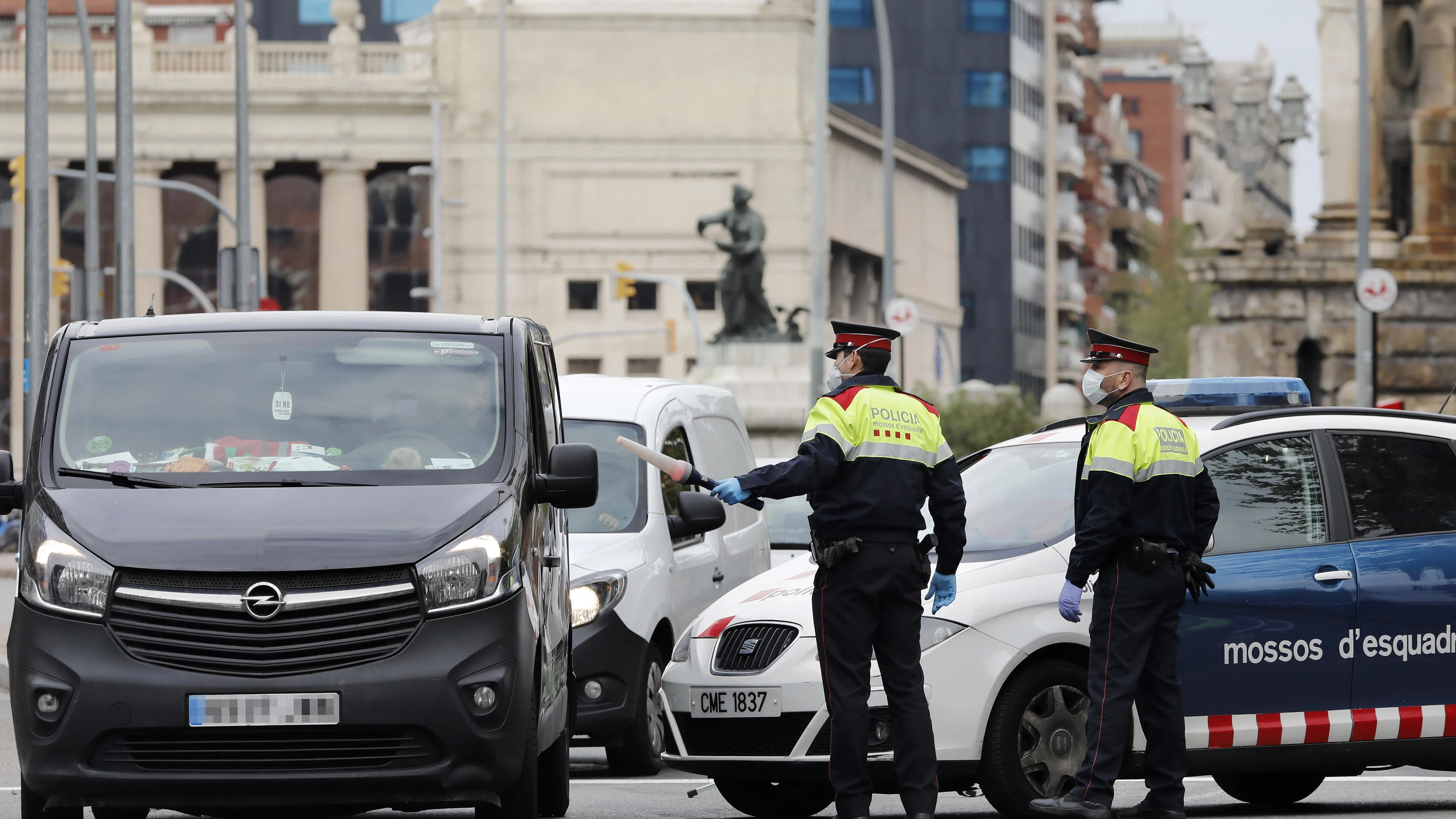 Una patrulla de los Mossos d'Esquadra trabajando en Barcelona, en una imagen de archivo.