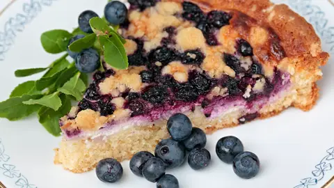 Tarta de bayas del bosque. Finlandia Tarta de bayas del bosque. Finlandia
