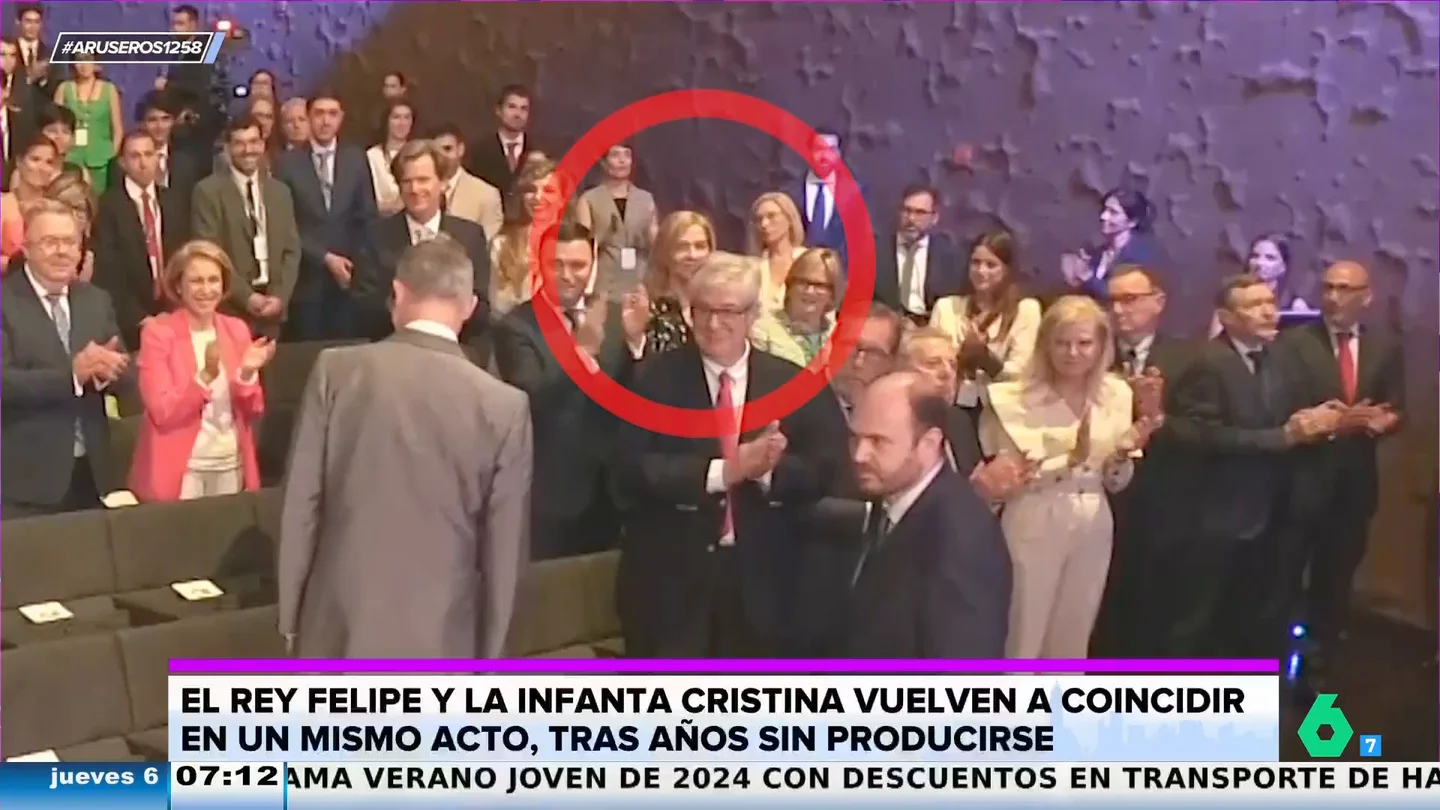 El momento viral en el que el rey Felipe y la infanta Cristina coinciden en un acto oficial tras 10 años El momento viral en el que el rey Felipe y la infanta Cristina coinciden en un acto oficial tras 10 años