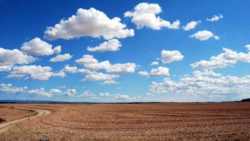 Cómo pueden flotar las nubes si pesan toneladas