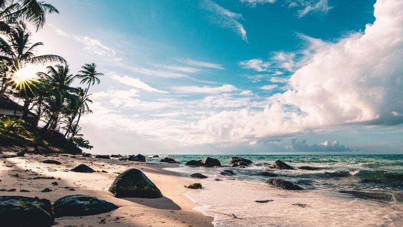 ¿Por qué unas playas son de arena y otras de piedra?