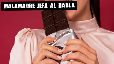 Mujer comiendo chocolate. Mujer comiendo chocolate.
