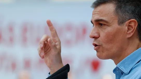 El presidente del Gobierno, Pedro Sánchez, este viernes en un mitin del PSOE. El presidente del Gobierno, Pedro Sánchez, este viernes en un mitin del PSOE.