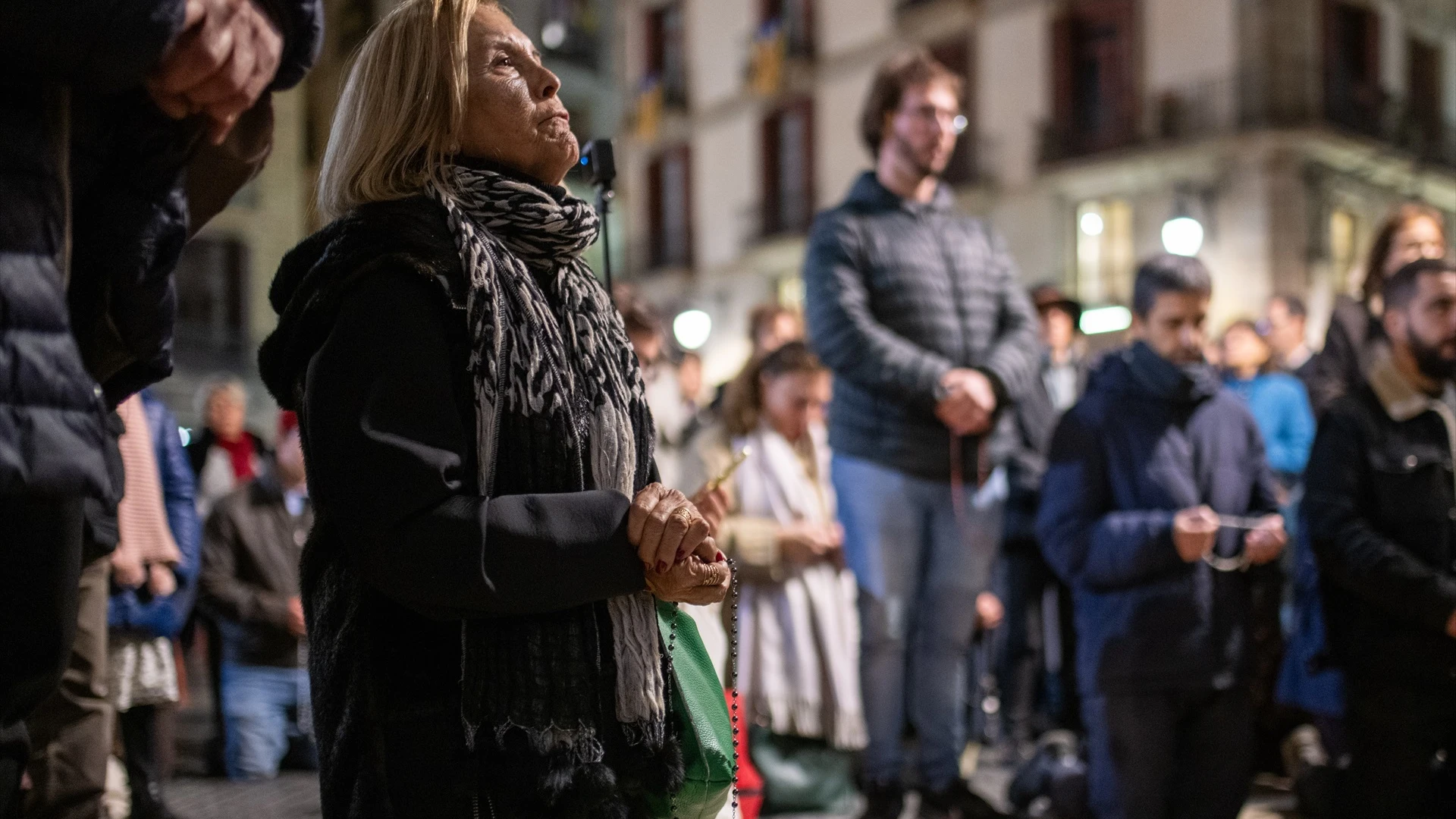 Imagen de archivo de una mujer manifestándose.