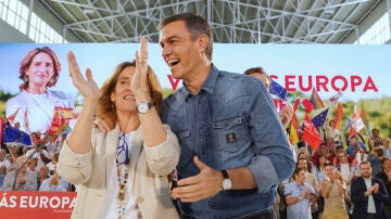 El líder del PSOE, Pedro Sánchez, y la cabeza de lista del partido en las europeas, Teresa Ribera, el pasado sábado. 