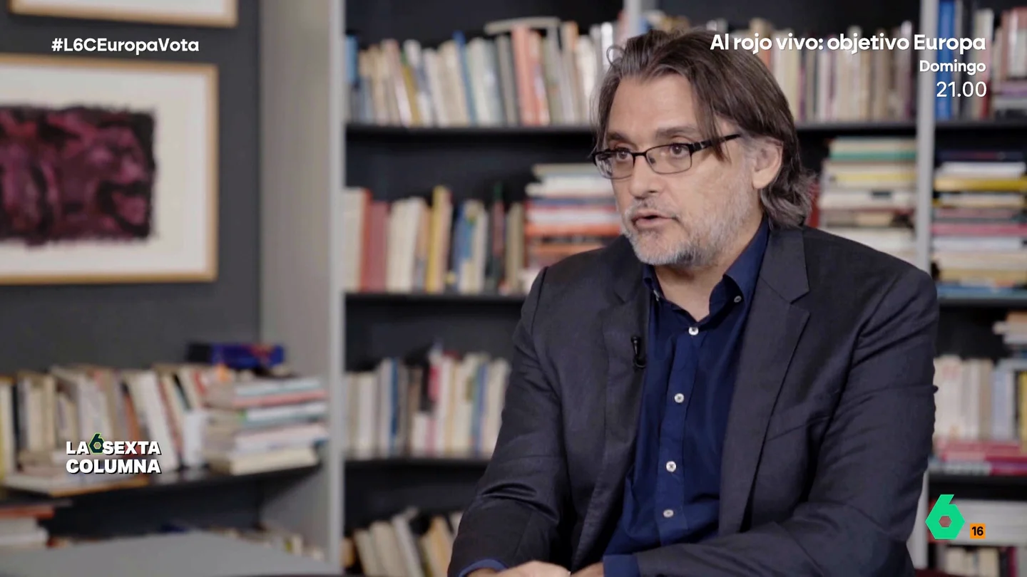 El director adjunto de 'El País', sobre el 'blanqueo' de Meloni laSexta Columna analiza con Claudi Pérez, director adjunto de 'El País', cómo desde sectores del Partido Popular europeo, como Ursula von der Leyen o Alberto Núñez Feijóo, abren la puerta a Meloni a pesar de su ideología de extrema derecha.