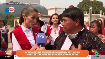 Letizia vuelve a ser periodista por un día: así improvisó una entrevista a un alcalde de Guatemala en su última visita