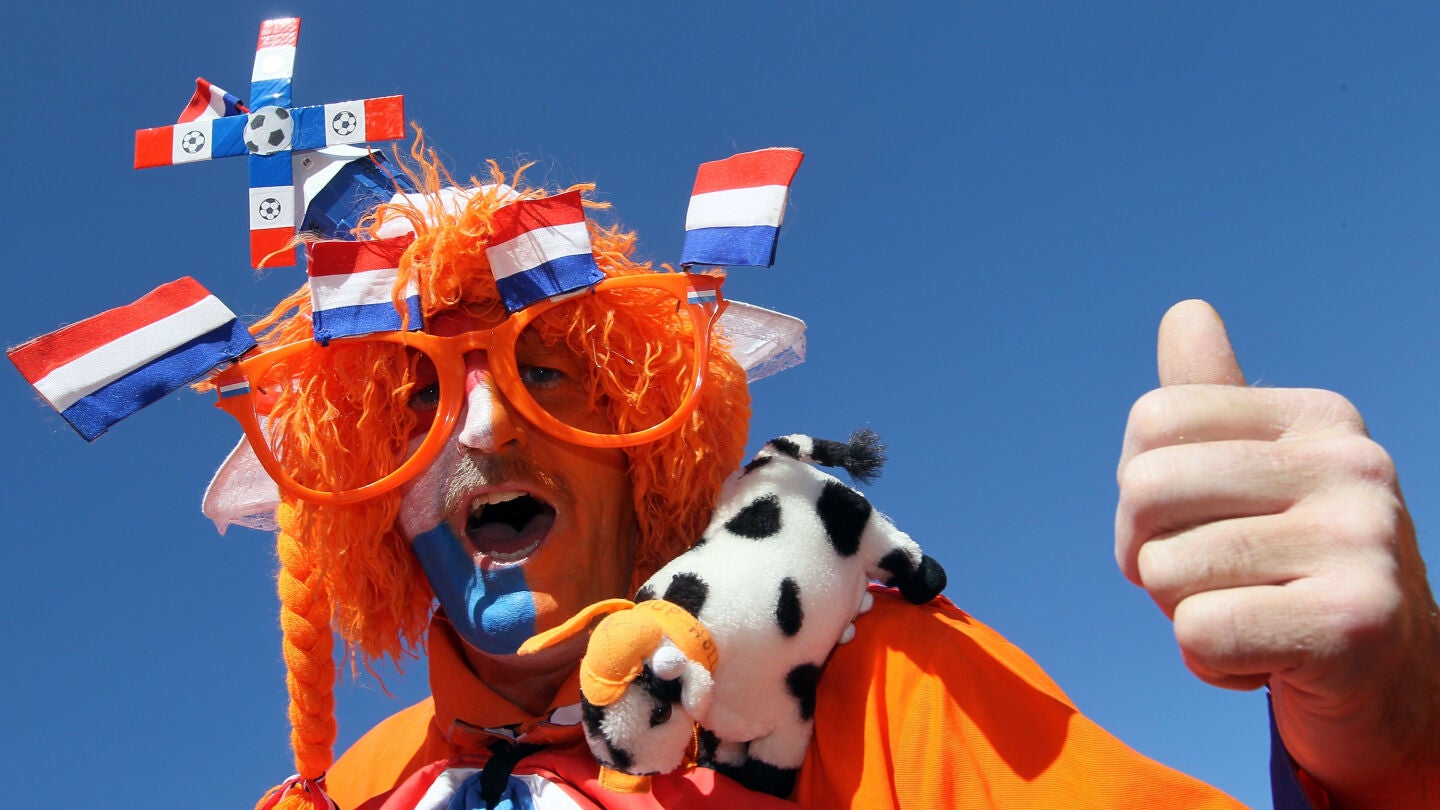 Un fan de Pa&iacute;ses Bajos, con la bandera y los colores nacionales, en el Mundial de Sud&aacute;frica de 2010