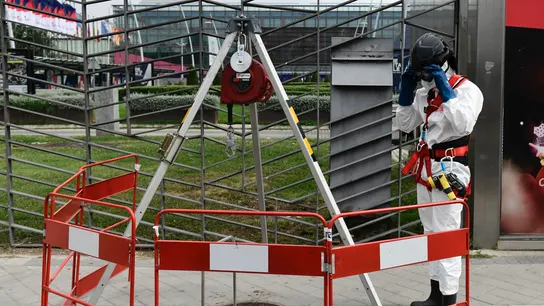 La Policía Nacional presenta el dispositivo de seguridad preparado para la jornada electoral de este domingo en el Centro Nacional de Datos instalado en IFEMA desde donde se difundirá toda la información relacionada con las elecciones europeas. La Policía Nacional presenta el dispositivo de seguridad preparado para la jornada electoral de este domingo en el Centro Nacional de Datos instalado en IFEMA desde donde se difundirá toda la información relacionada con las elecciones europeas.