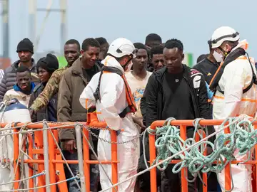 Un grupo de migrantes llega a Arrecife, en la isla de Lanzarote, esta semana.