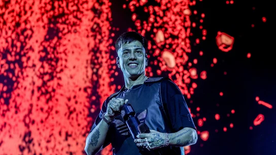 El cantante argentino Duki durante una actuación, en el Estadio Santiago Bernabéu, a 8 de junio de 2024, en Madrid (España) El cantante argentino Duki durante una actuación, en el Estadio Santiago Bernabéu, a 8 de junio de 2024, en Madrid (España)