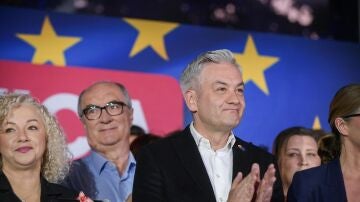 Robert Biedron, Katarzyna Kotula y su equipo durante la celebración de las elecciones europeas de 2024.