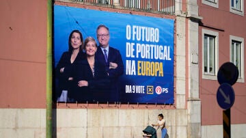 Propaganda del Partido Socialista en Lisboa (Portugal), en la campaña de las elecciones europeas de 2024