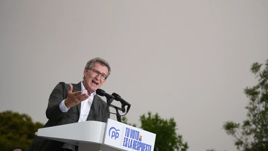 El presidente del PP, Alberto Núñez Feijóo, interviene durante un mitin de cierre de campaña del Partido Popular, en el Auditorio Parque de Cabecera, a 7 de junio de 2024, en Valencia, Comunidad Valenciana (España). El presidente del PP, Alberto Núñez Feijóo, interviene durante un mitin de cierre de campaña del Partido Popular, en el Auditorio Parque de Cabecera, a 7 de junio de 2024, en Valencia, Comunidad Valenciana (España).