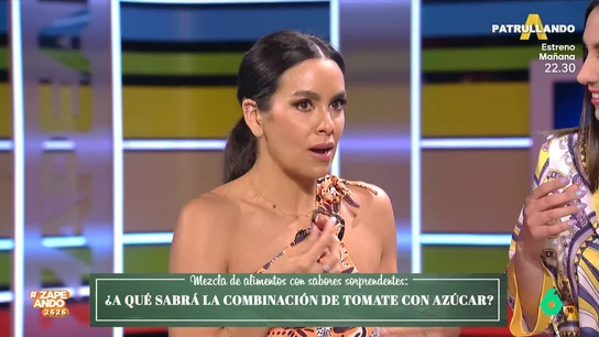 Cristina Pedroche se 'gafa' en directo las Campanadas de Nochevieja y desvela que su vestido "ya está" "A ver si me va a dar mala suerte, me he comido una uva y nunca como uvas hasta el 31 de diciembre", afirma Cristina Pedroche, que en este vídeo desvela el primer detalle sobre su vestido para las Campanadas: "Ya está la idea".