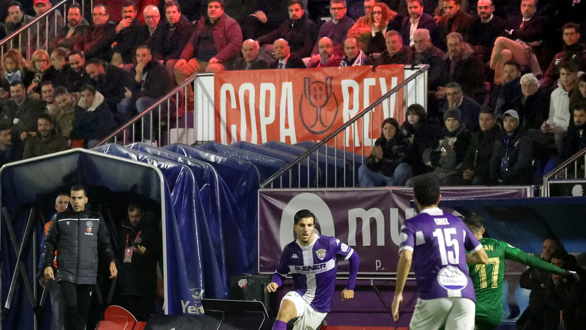 El estudio ha determinado la magnitud y el ángulo de la velocidad de los jugadores de fútbol en función de la distancia al balón El estudio ha determinado la magnitud y el ángulo de la velocidad de los jugadores de fútbol en función de la distancia al balón