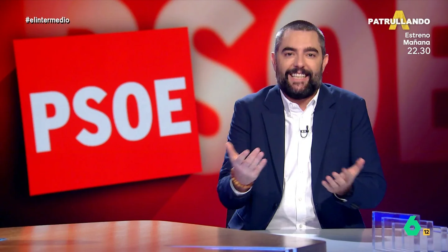 Dani Mateo sugiere a García-Page que "si tantas ganas tiene de elecciones, que las adelante en Castilla-La Mancha" "Lo mismo las vuelve a ganar otra vez, lo que no sabemos es con qué partido", comenta Dani Mateo en este vídeo donde analiza la entrevista de Page donde aseguraba sobre un adelanto electoral que "no se puede eternizar lo inviable".
