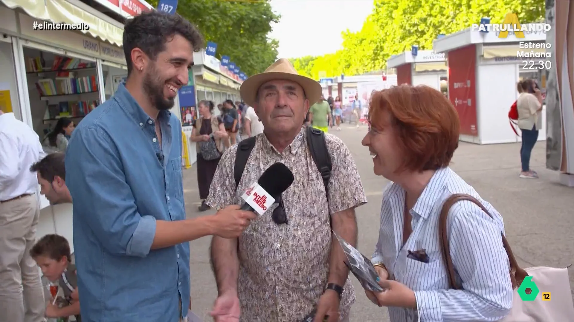 Isma Juárez alucina con el itinerario de dos visitantes de la Feria del Libro: "Estoy hablando con dos 'hooligans' de la feria"