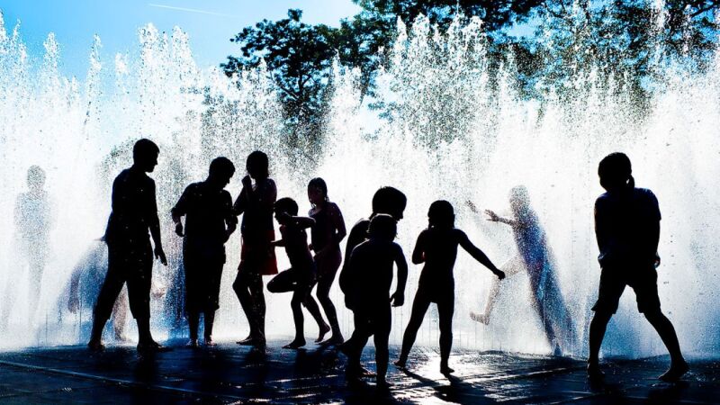 La exposición al frío y al calor extremos en la niñez puede afectar al desarrollo cerebral