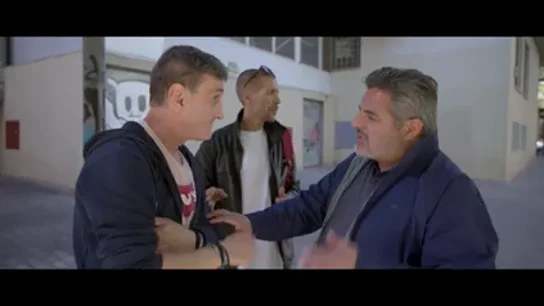 Un expreso, a Jalis de la Serna tras 21 años en la cárcel por intento de asesinato: "Vengo a El Raval a ver rasgos faciales y comportamientos" Un expreso, a Jalis de la Serna tras 21 años en la cárcel por intento de asesinato: "Vengo a El Raval a ver rasgos faciales y comportamientos"