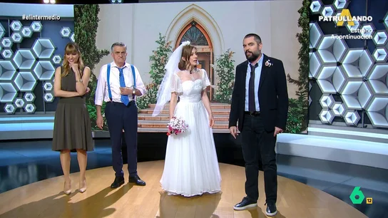 Sandra Sabatés explica los motivos de la caída de los matrimonios y le 'amarga' la 'boda' a Dani Mateo Los motivos económicos, el miedo al compromiso o que uno de cada dos matrimonios acabe en divorcio son algunos de los factores que explican la caída del número de bodas que se celebran. Sandra Sabatés lo analiza en este vídeo.
