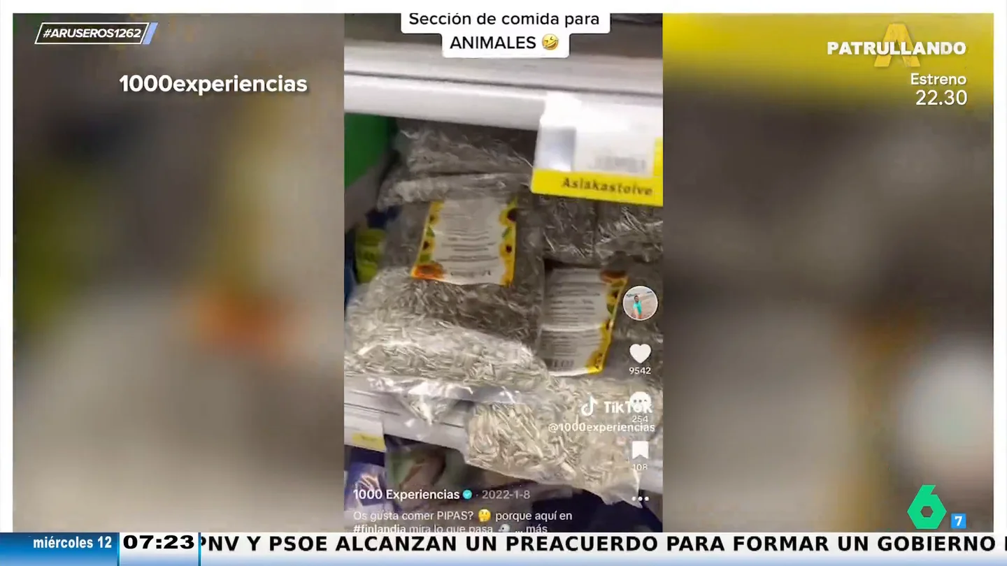 Un hombre intenta enseñar a su novia finlandesa a comer pipas porque allí son solo para pájaros Un hombre intenta enseñar a su novia finlandesa a comer pipas porque allí son solo para pájaros