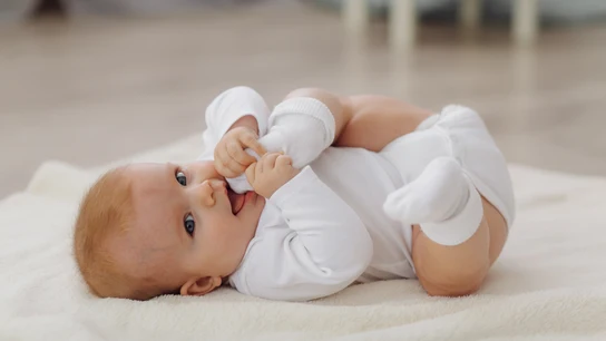 Descubren que también el padre (no sólo la madre) contribuye a la microbiota del bebé después de un año de vida Descubren que también el padre (no sólo la madre) contribuye a la microbiota del bebé después de un año de vida