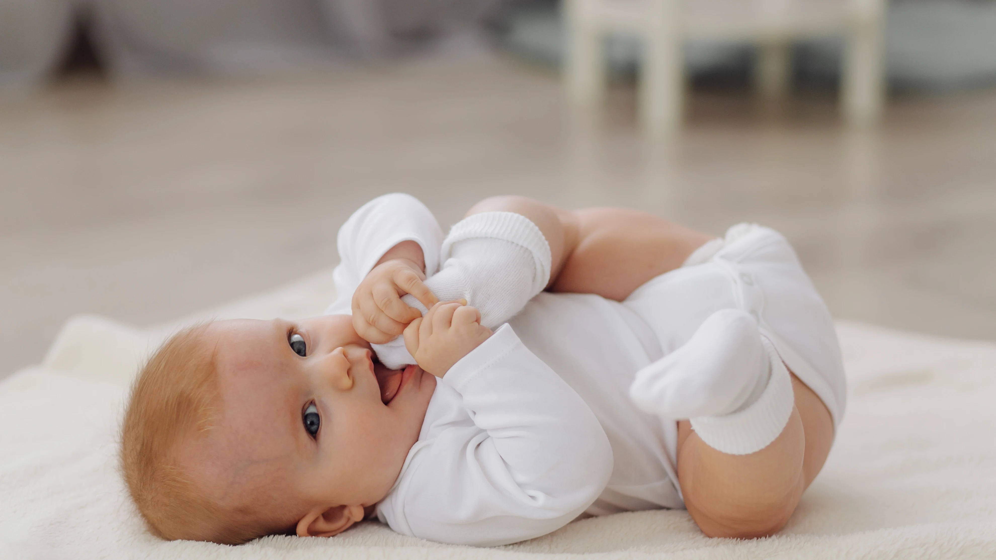 Descubren que también el padre (no sólo la madre) contribuye a la microbiota del bebé después de un año de vida 