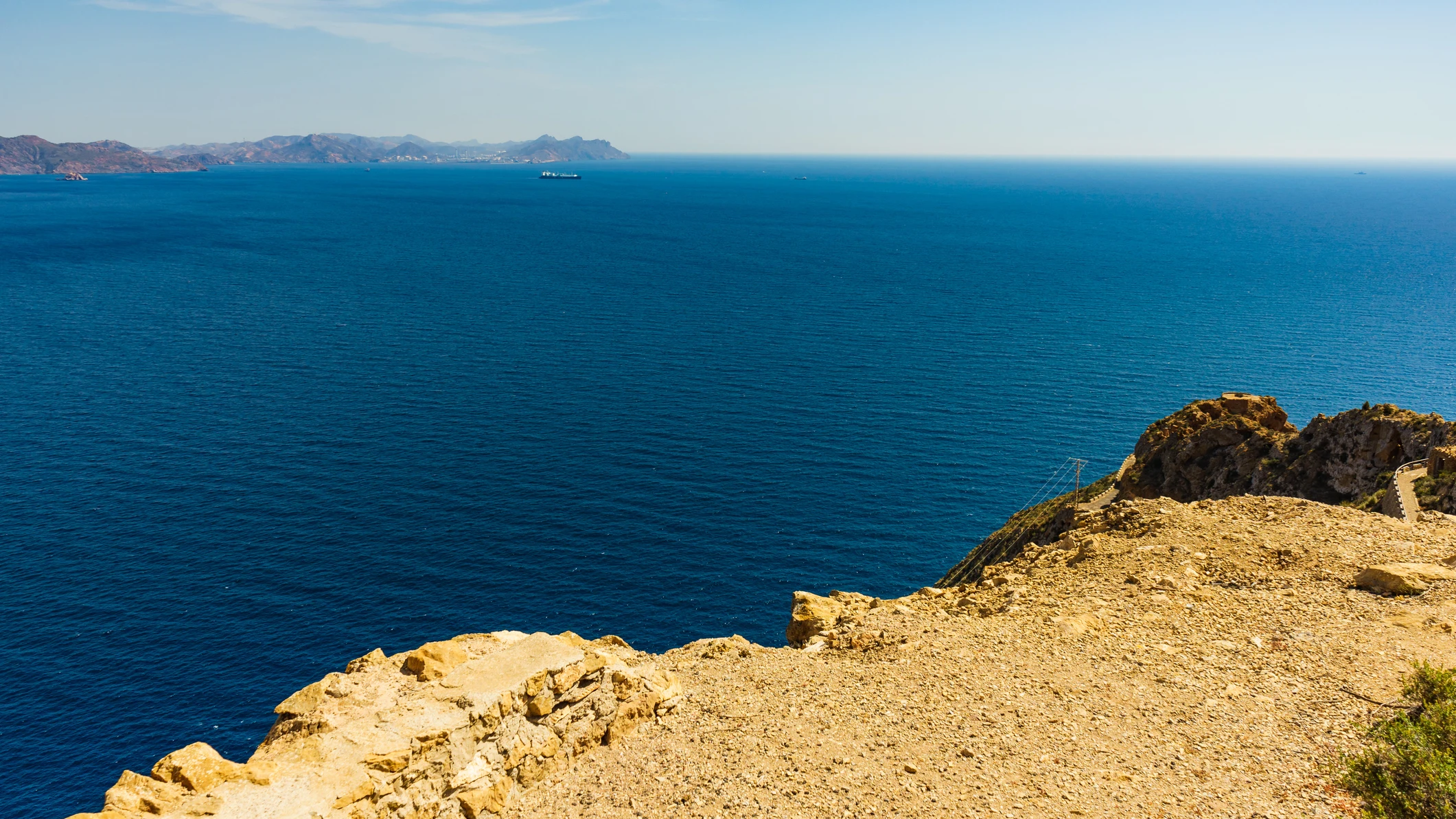Paisaje de una cala en España Paisaje de una cala en España