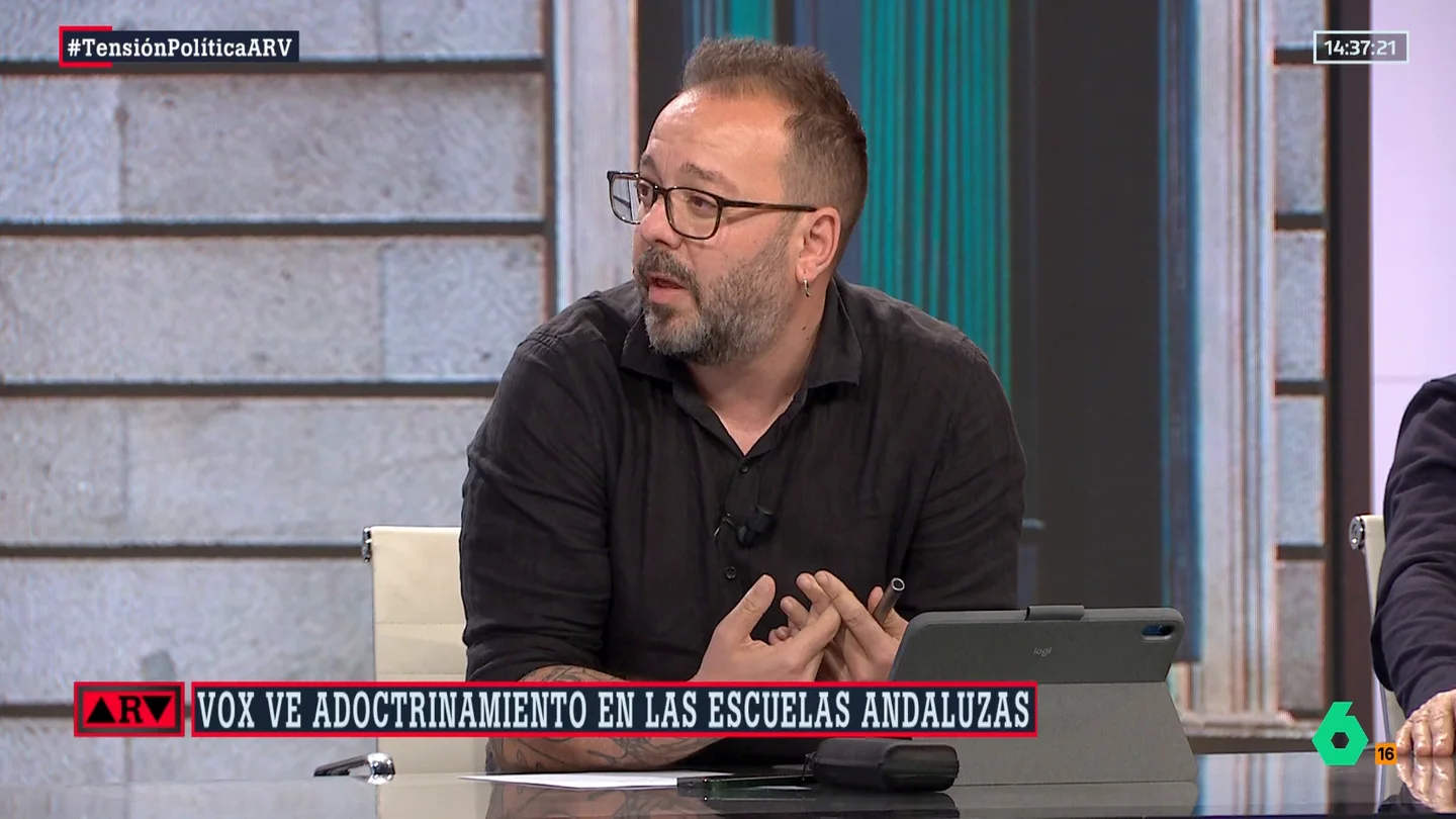 ARV- Maestre confiesa que tuvo que firmar "con protección" en la Feria del Libro: "Esto no se puede normalizar" ARV- Maestre confiesa que tuvo que firmar "con protección" en la Feria del Libro: "Esto no se puede normalizar"