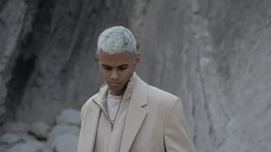 Orlandx, el artista dominicano que desafía los géneros presenta su primer álbum 'Deseo, culpa y maldición' Tras meses de intenso trabajo, Orlandx, alter ego del intérprete y compositor Diego Infante, lanza su primer álbum: Deseo, culpa y maldición.
