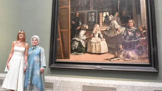 Begoña Gómez junto a la esposa de Erdogan en el Museo del Prado. Begoña Gómez junto a la esposa de Erdogan en el Museo del Prado.