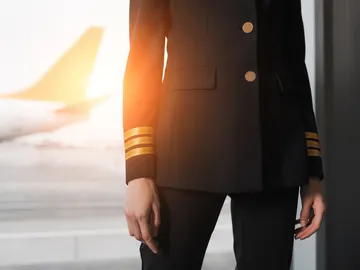 Una mujer piloto de avión Una mujer piloto de avión