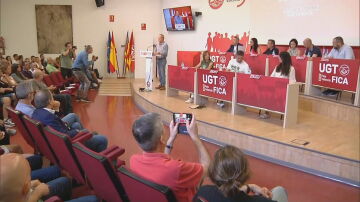 Asamblea extraordinaria de UGT con los trabajadores de la fábrica de Ford en Almussafes.