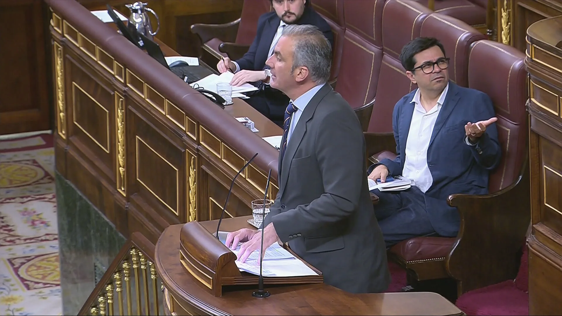 Gerardo Pisarello gesticula al escuchar el insulto de Javier Ortega Smith