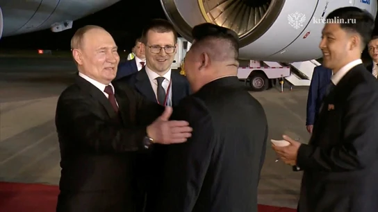 Putin en su llegada a Corea del Norte recibido por Kim Jong-un Putin en su llegada a Corea del Norte recibido por Kim Jong-un