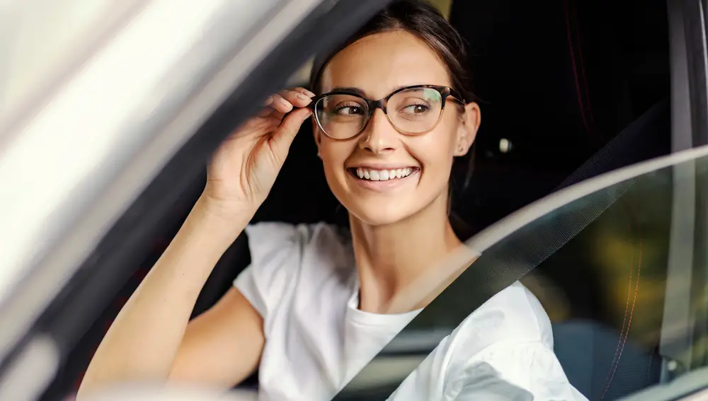 Conductora con Gafas Conductora con Gafas